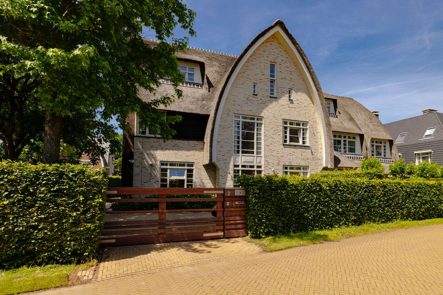 Huis te huur in Bloemendaal aan Posthumus Meyjeslaan 2 – 7 kamers, 316 m²