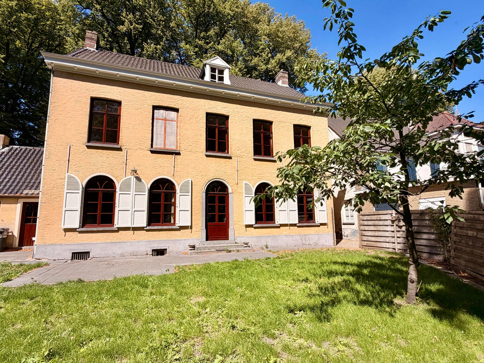 Huis te huur in Zuiddorpe aan Dorpsplein 13 – 2 kamers, 452 m²