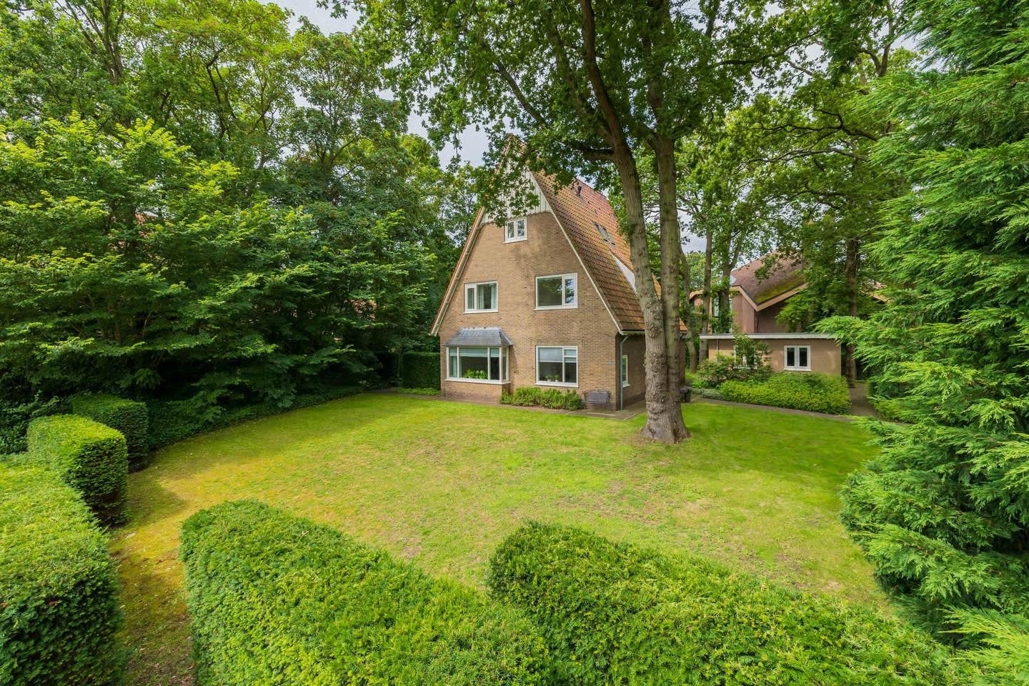 Huis te huur in Bennebroek aan Rijksstraatweg – 8 kamers, 187 m²