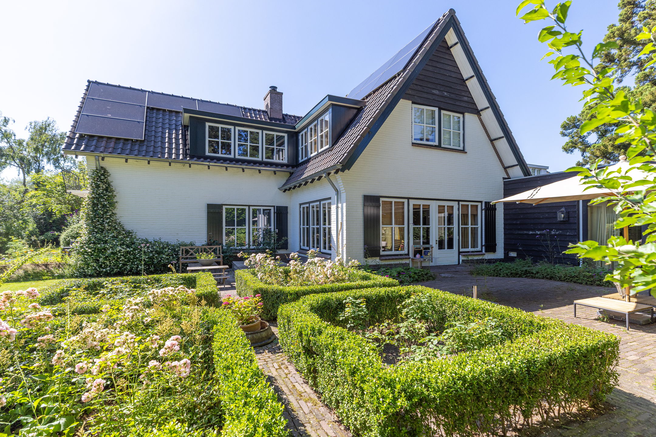 Huis te huur in Laren aan Slangenweg 9 – 8 kamers, 238 m²