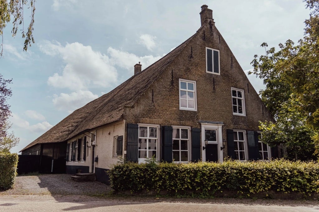 Huis te huur in Raamsdonk aan Molenstraat – 7 kamers, 350 m²