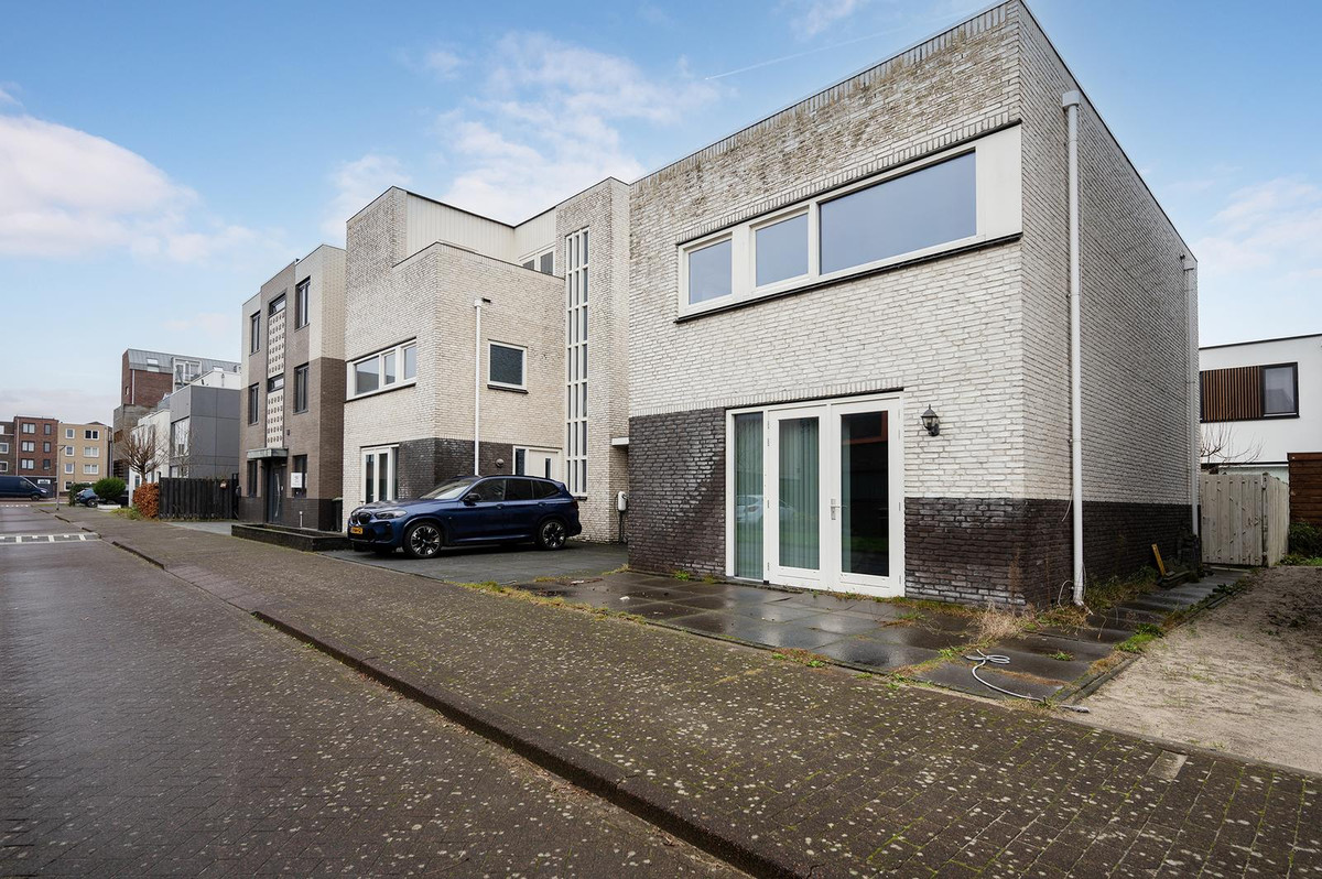 Huis te huur in Almere aan Helenusstraat 15 – 5 kamers, 116 m²