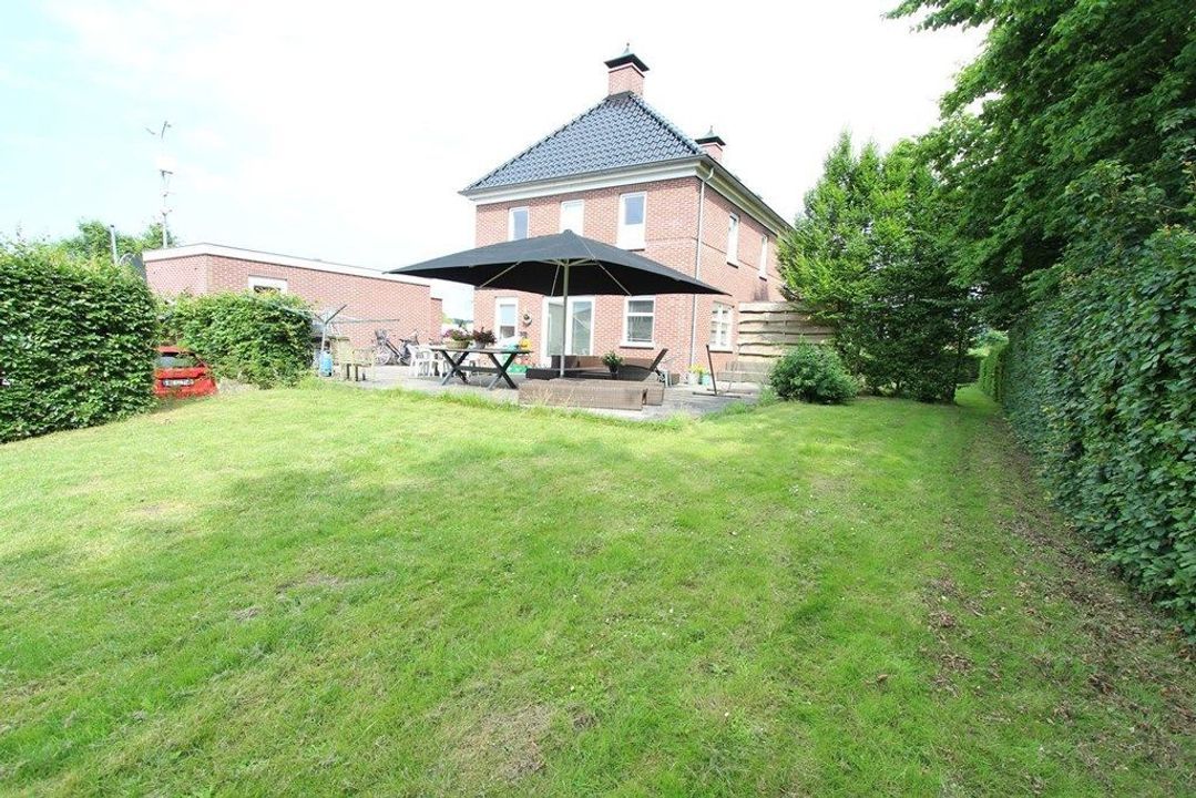 Huis te huur in Amstelveen aan Amsteldijk Zuid – 6 kamers, 241 m²