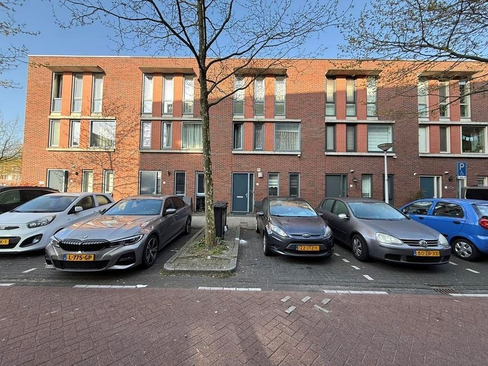 Huis te huur in Amsterdam aan Dr. J.A. Ringersstraat – 5 kamers, 130 m²