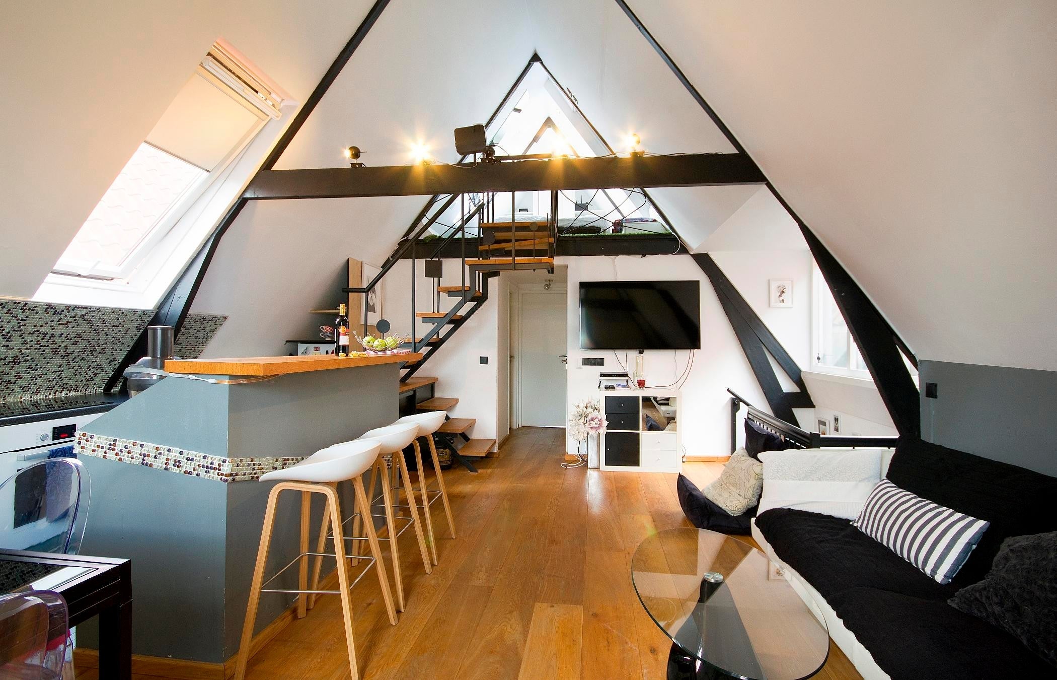 Appartement te huur in Amsterdam aan Jacob van Lennepstraat 76-1 – 6 kamers, 141 m²