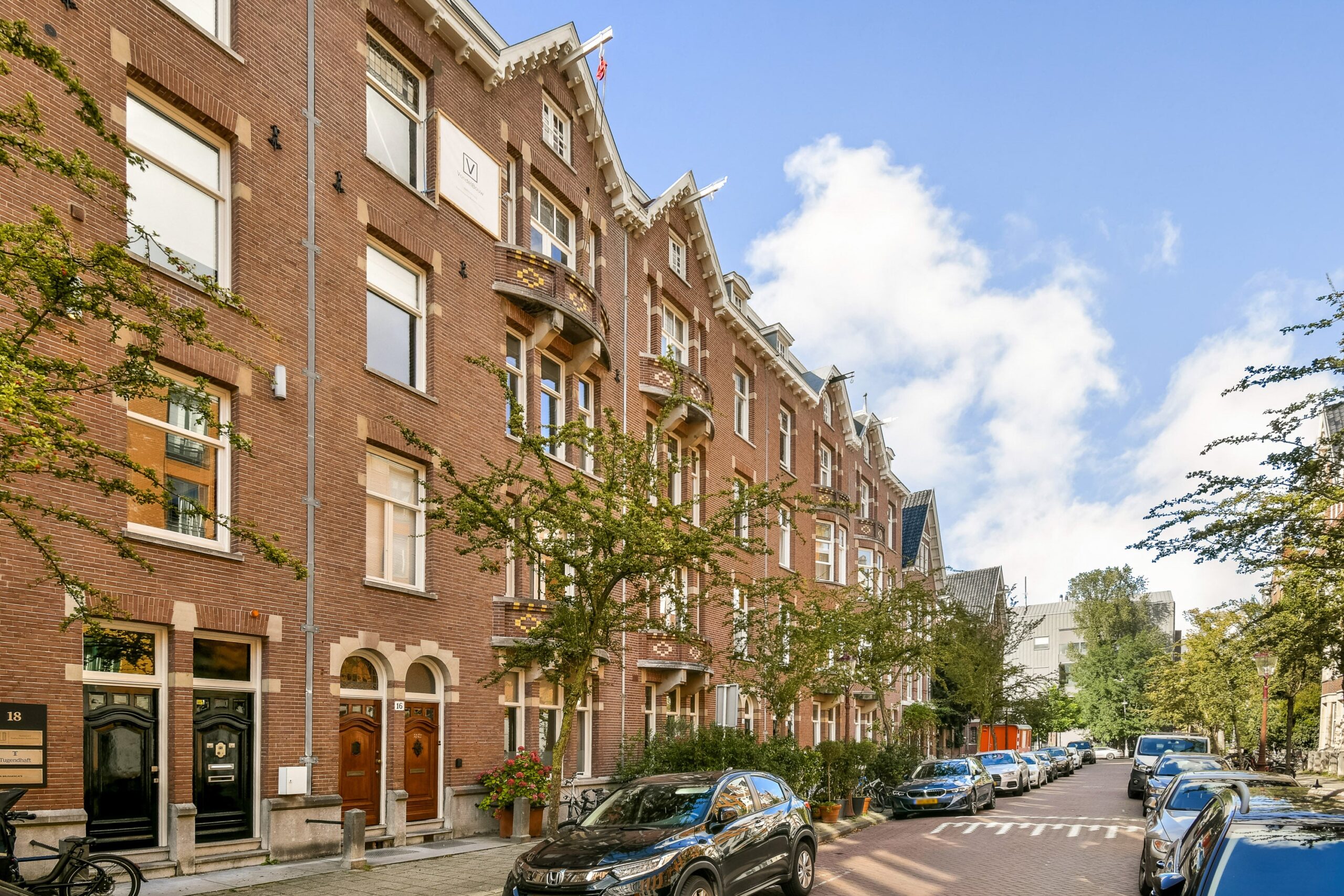 Appartement te huur in Amsterdam aan Pieter de Hoochstraat 14-2 – 3 kamers, 95 m²