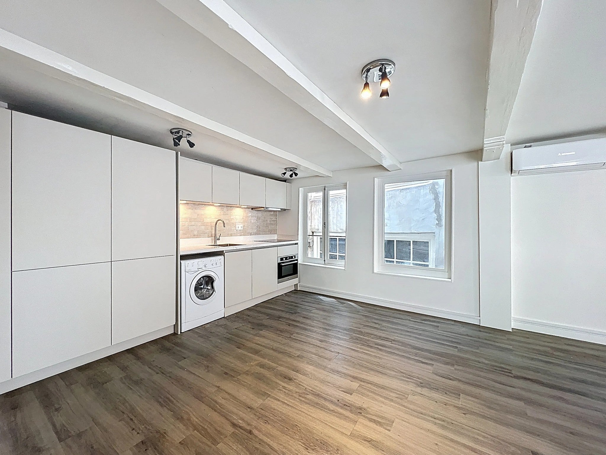 Studio te huur in Amsterdam aan Sint Jacobsdwarsstraat 1 – 1 kamers, 47 m²