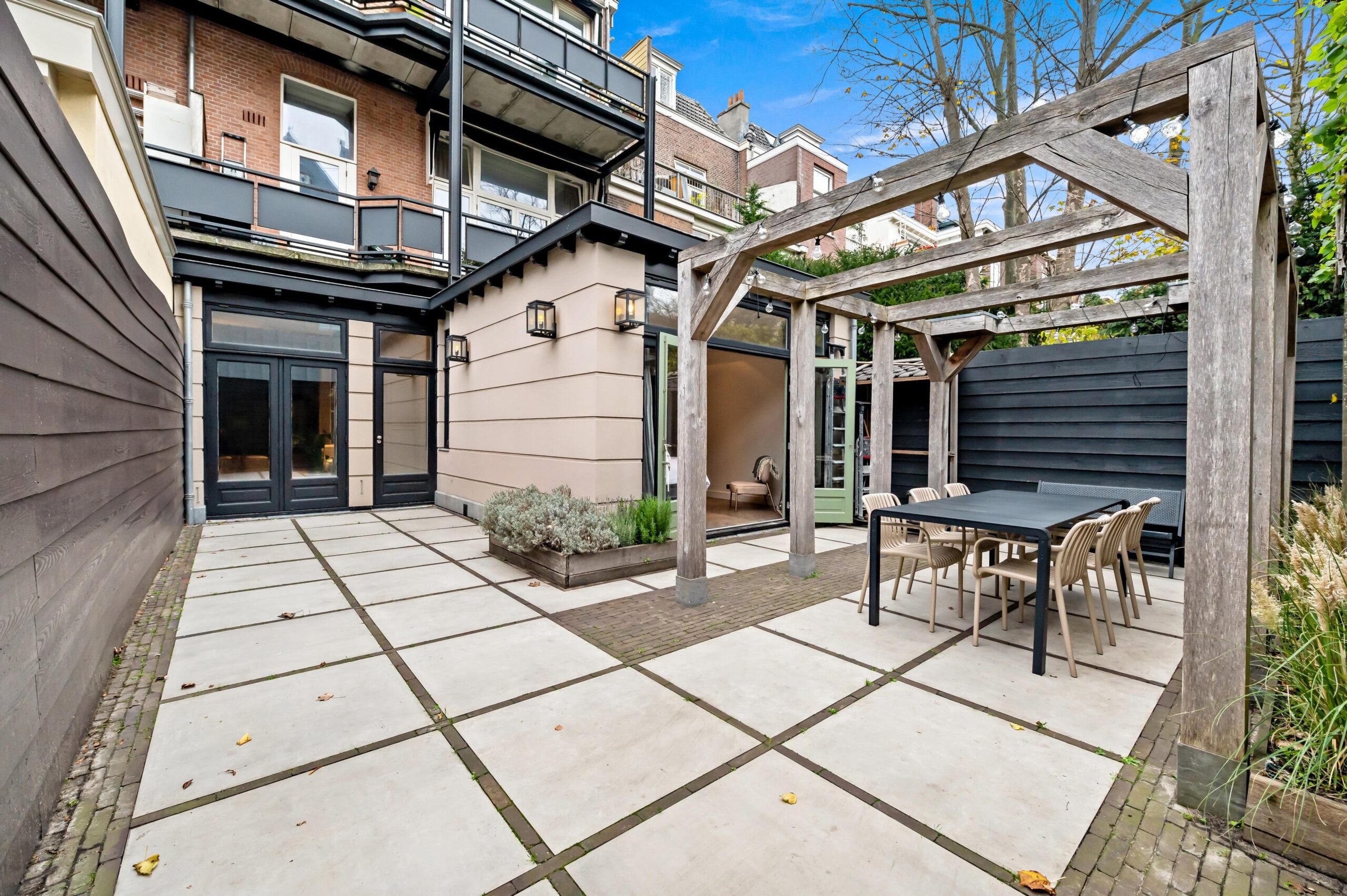 Appartement te huur in Den Haag aan 1e Sweelinckstraat – 3 kamers, 137 m²
