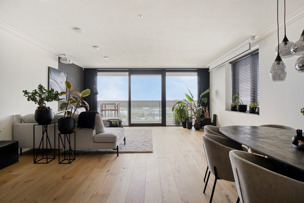 Appartement te huur in Den Haag aan Anna van Buerenplein 211 – 3 kamers, 100 m²