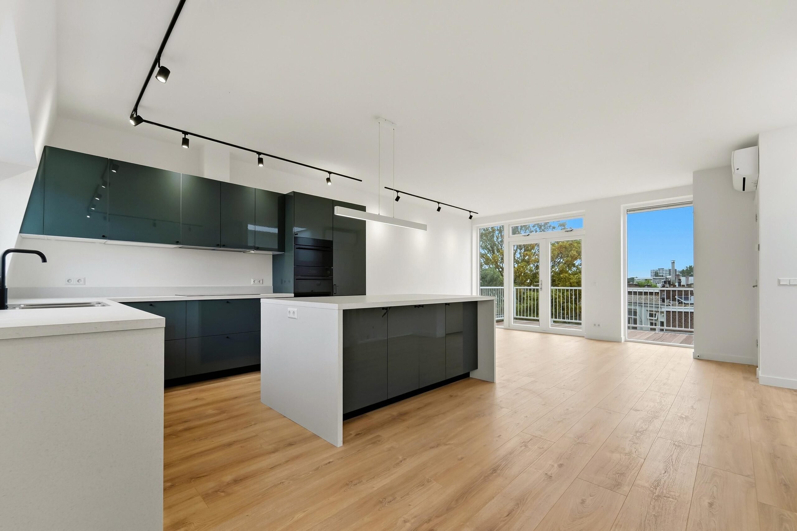 Appartement te huur in Den Haag aan Pahudstraat 102 – 5 kamers, 131 m²