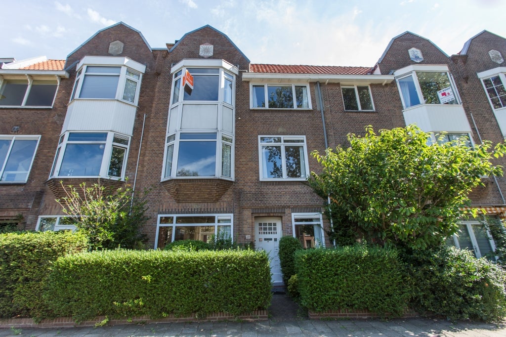 Huis te huur in Den Haag aan Statenlaan – 8 kamers, 227 m²