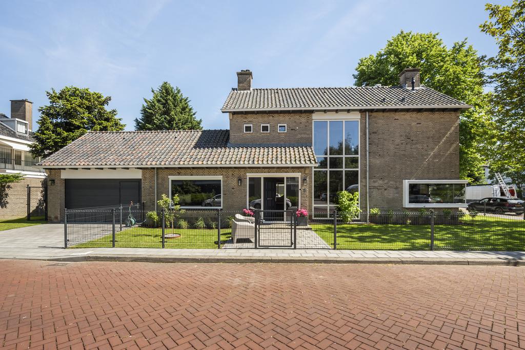 Huis te huur in Den Haag aan Suzannaland 5 – 5 kamers, 210 m²