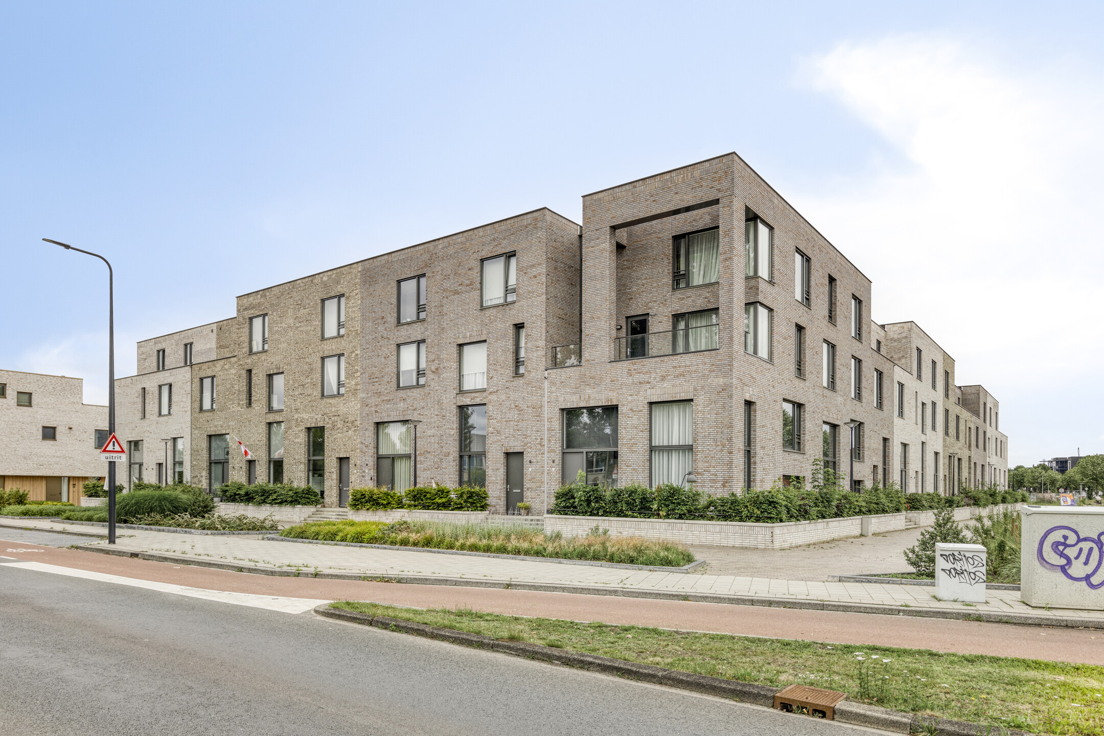Huis te huur in Enschede aan Geert Schoonmanpad 1 – 5 kamers, 161 m²