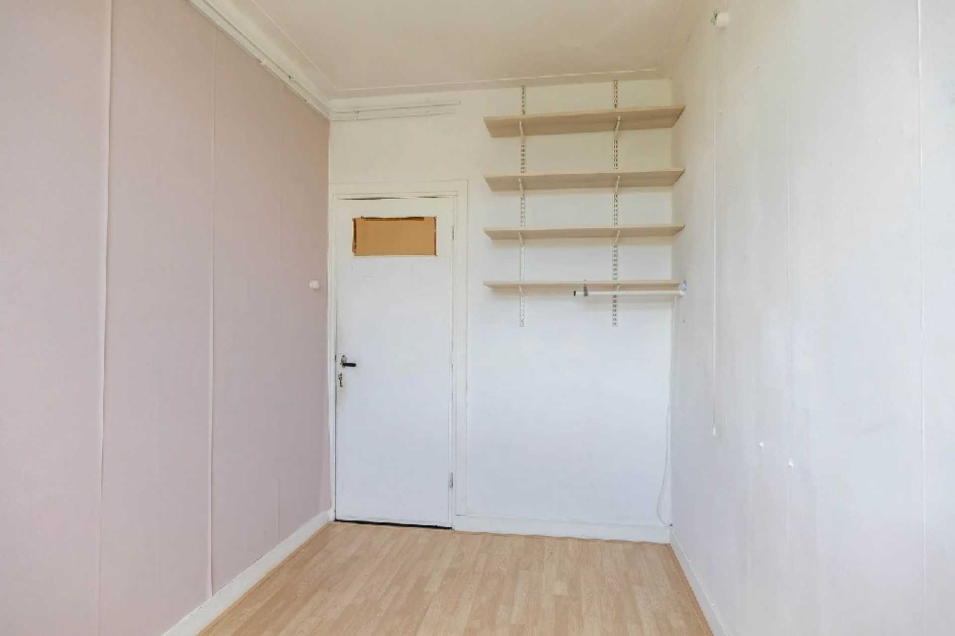 Kamer te huur in Groningen aan Van Royenlaan 30b – 1 kamers, 17 m²