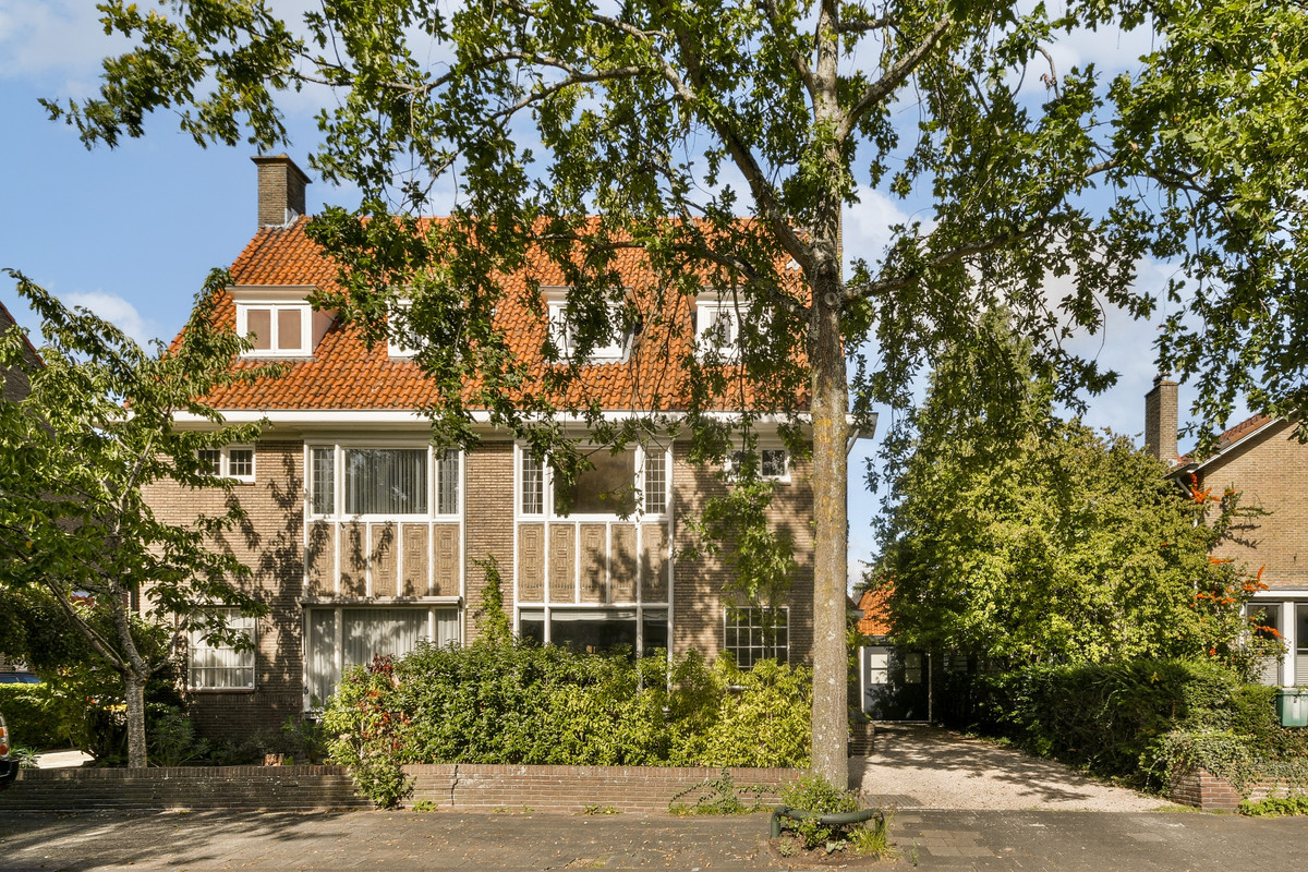 Huis te huur in Heemstede aan Alberdingk Thijmlaan 48 – 6 kamers, 171 m²