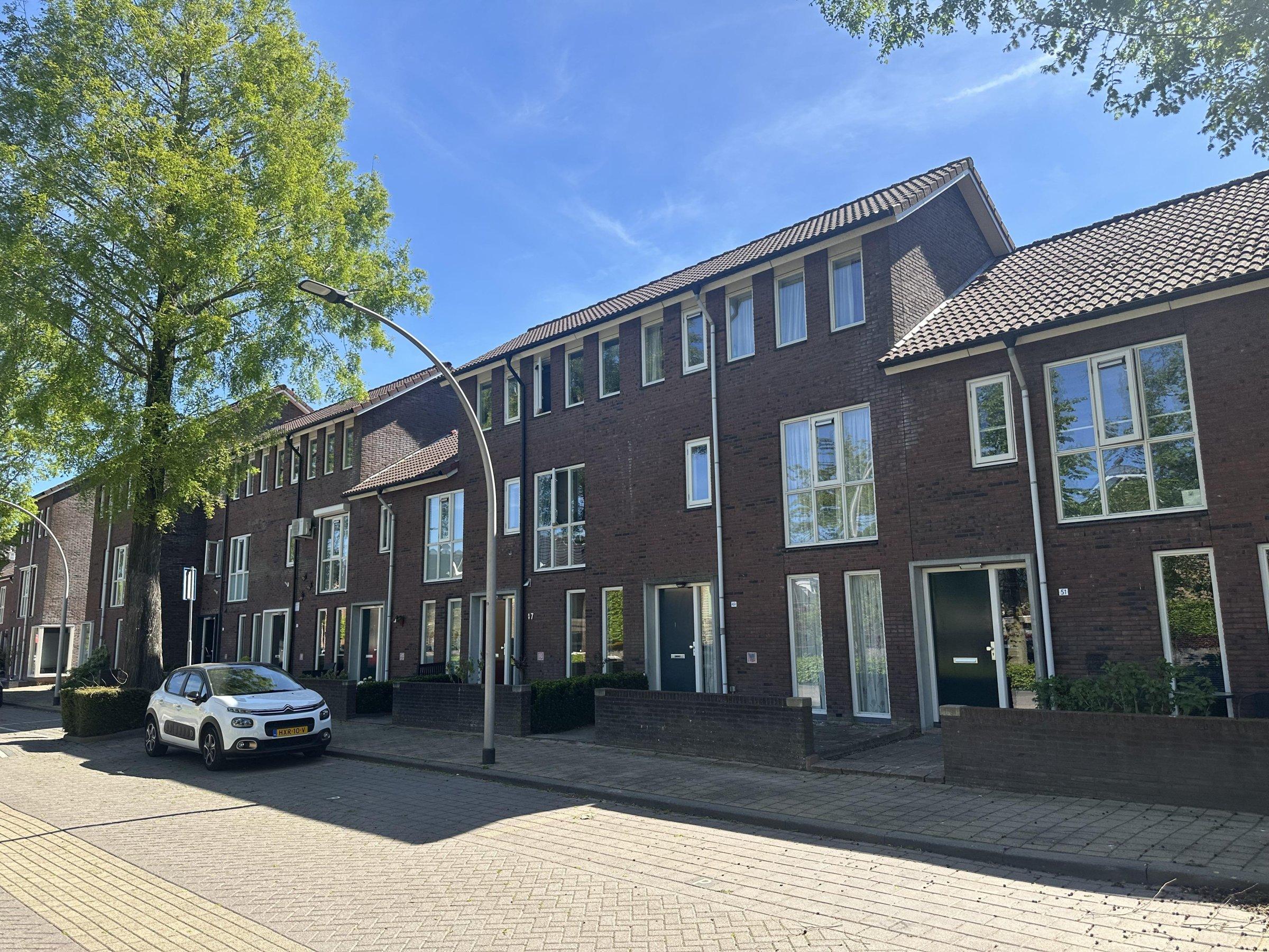 Huis te huur in Hendrik-Ido-Ambacht aan Amandelgaarde – 6 kamers, 114 m²