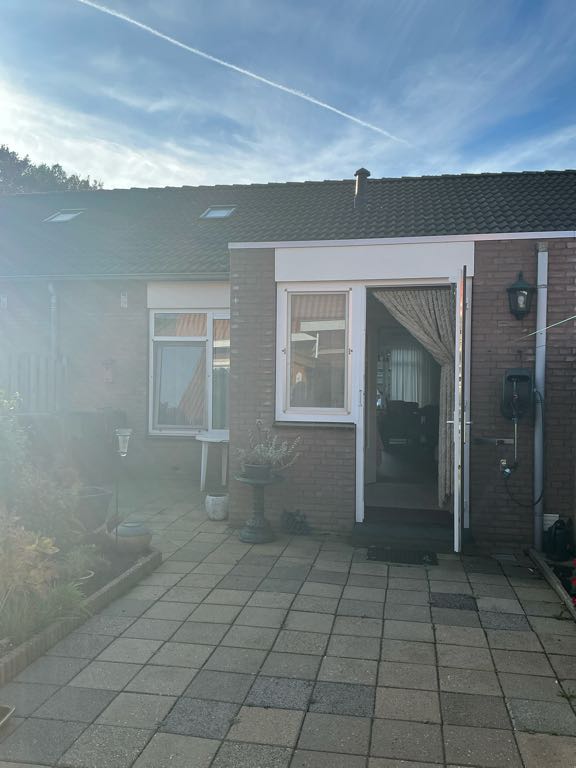 Seniorenwoning te huur in Nieuwe-Tonge aan Oranjestraat 10 (foto 2)