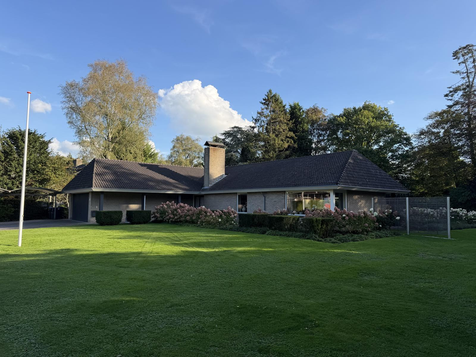 Huis te huur in Oranjewoud aan Koningin Julianaweg 86 – 6 kamers, 315 m²