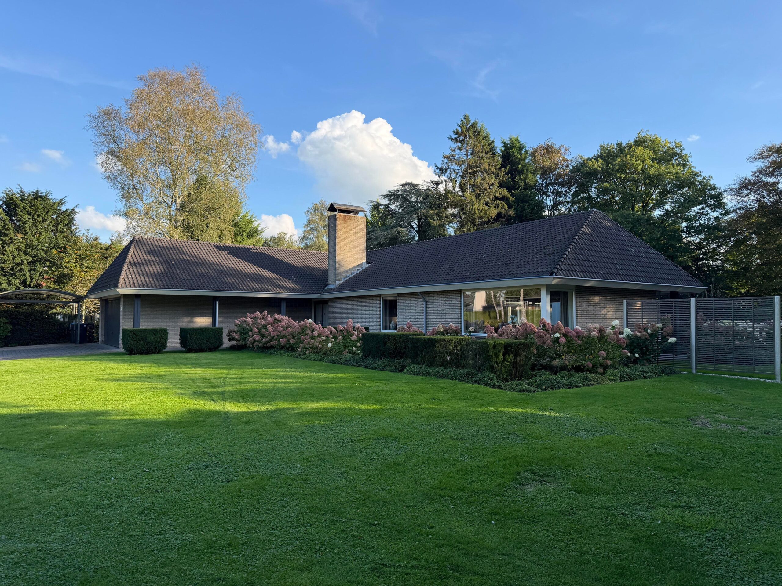 Huis te huur in Oranjewoud aan Koningin Julianaweg – 6 kamers, 315 m²