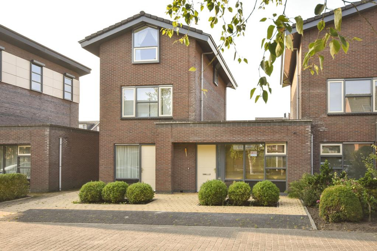 Huis te huur in Roden aan Valkenveld 16 – 6 kamers, 167 m²