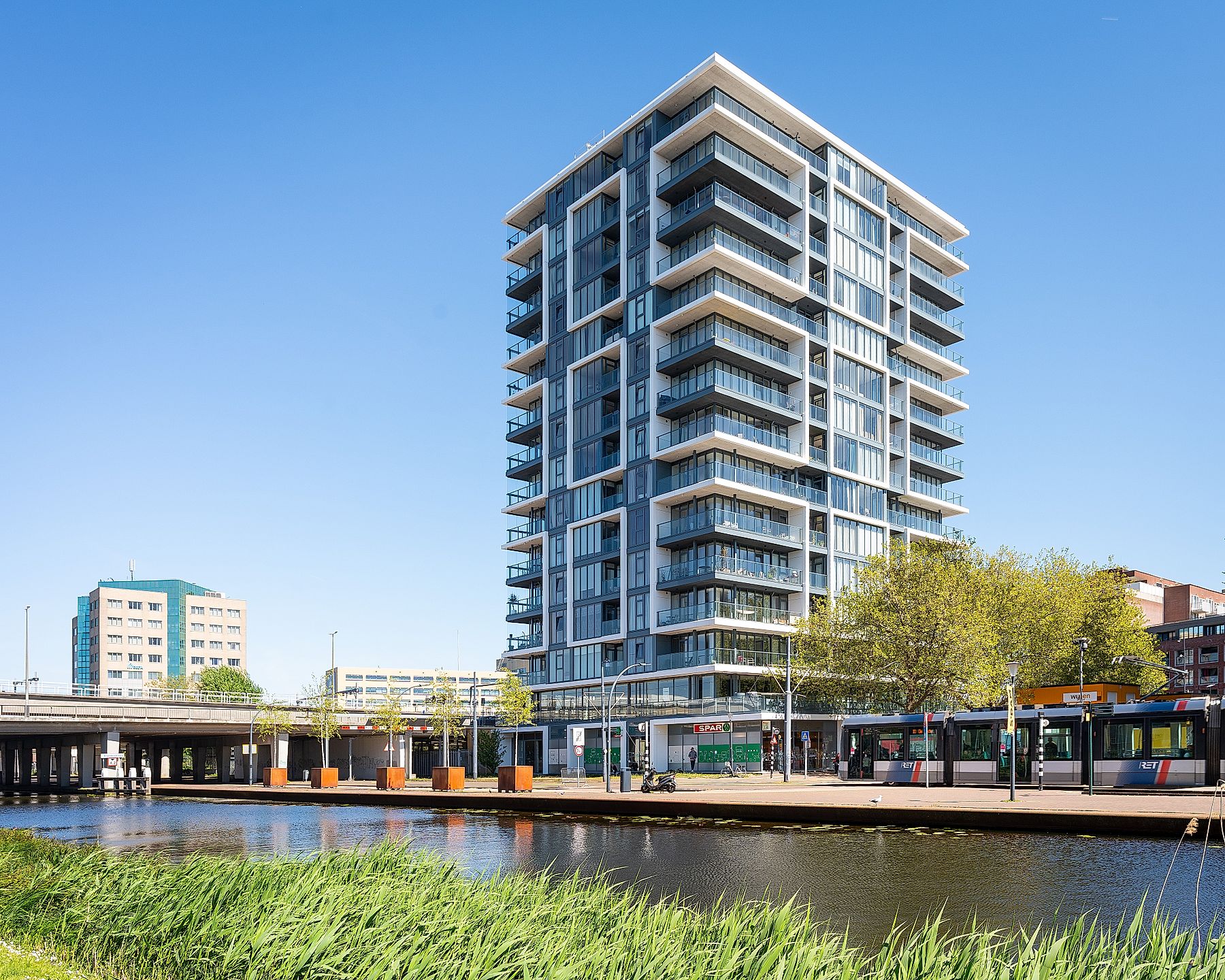 Appartement te huur in Schiedam aan Stationsplein 6 – 2 kamers, 66 m²