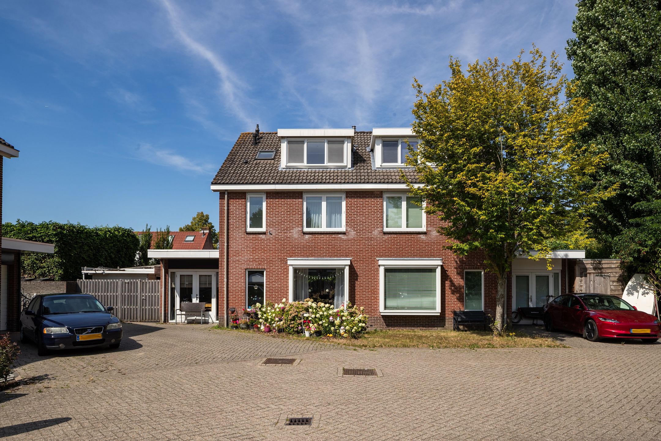 Huis te huur in Utrecht aan Antonio Morohof 3 – 7 kamers, 169 m²