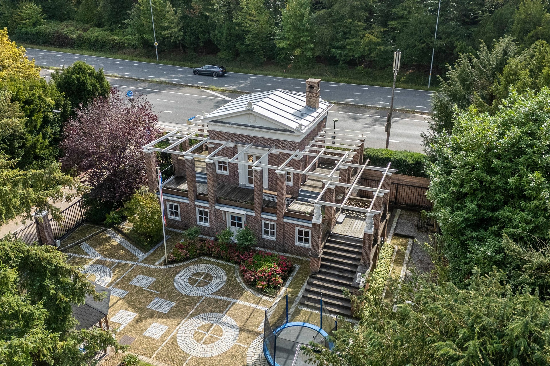 Huis te huur in Wassenaar aan Raadhuislaan 1 – 3 kamers, 144 m²